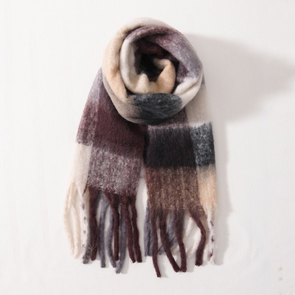 Chunky Acrylic Winter Scarf with Oversized Check Pattern and Luxurious Fringes