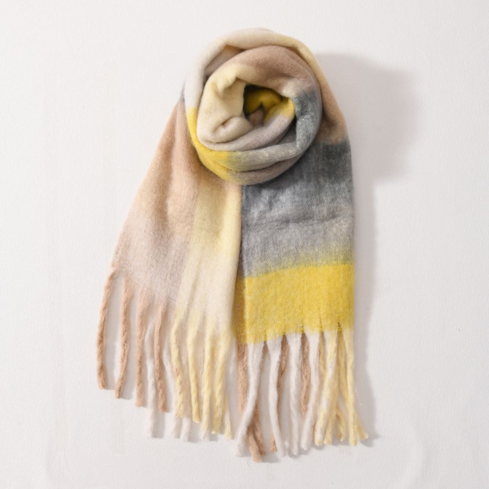 Chunky Acrylic Winter Scarf with Oversized Check Pattern and Luxurious Fringes