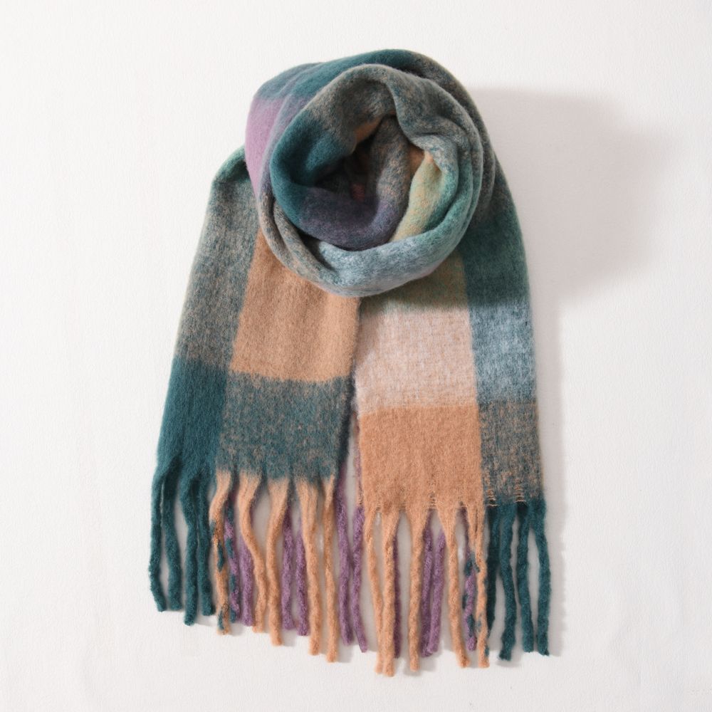 Chunky Acrylic Winter Scarf with Oversized Check Pattern and Luxurious Fringes